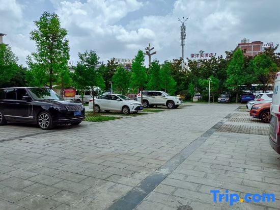Mushang Light Luxury Hotel (Wuyue Plaza Zhaotong Ancient City)
