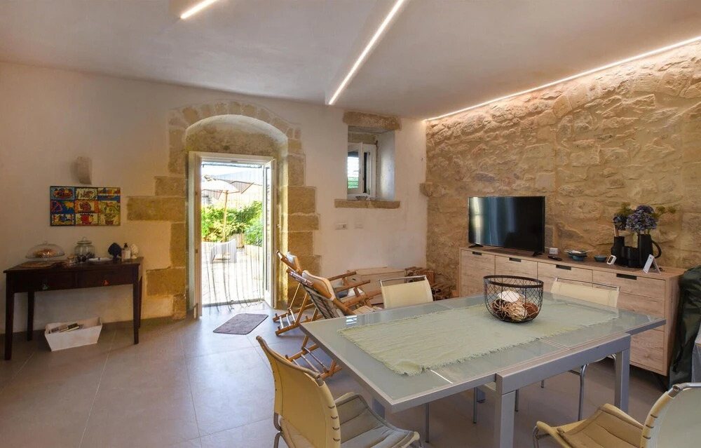 Awesome Home in Marina di Ragusa With Wifi and 2 Bedrooms