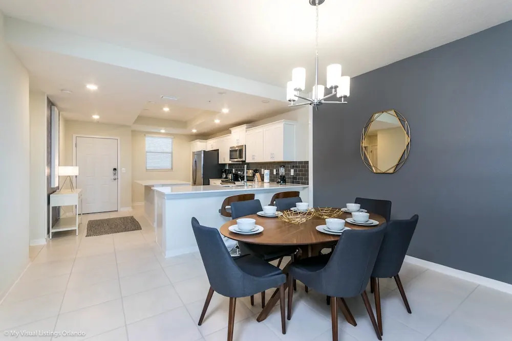 4714ct Amazing Story Lake Brand New Condo