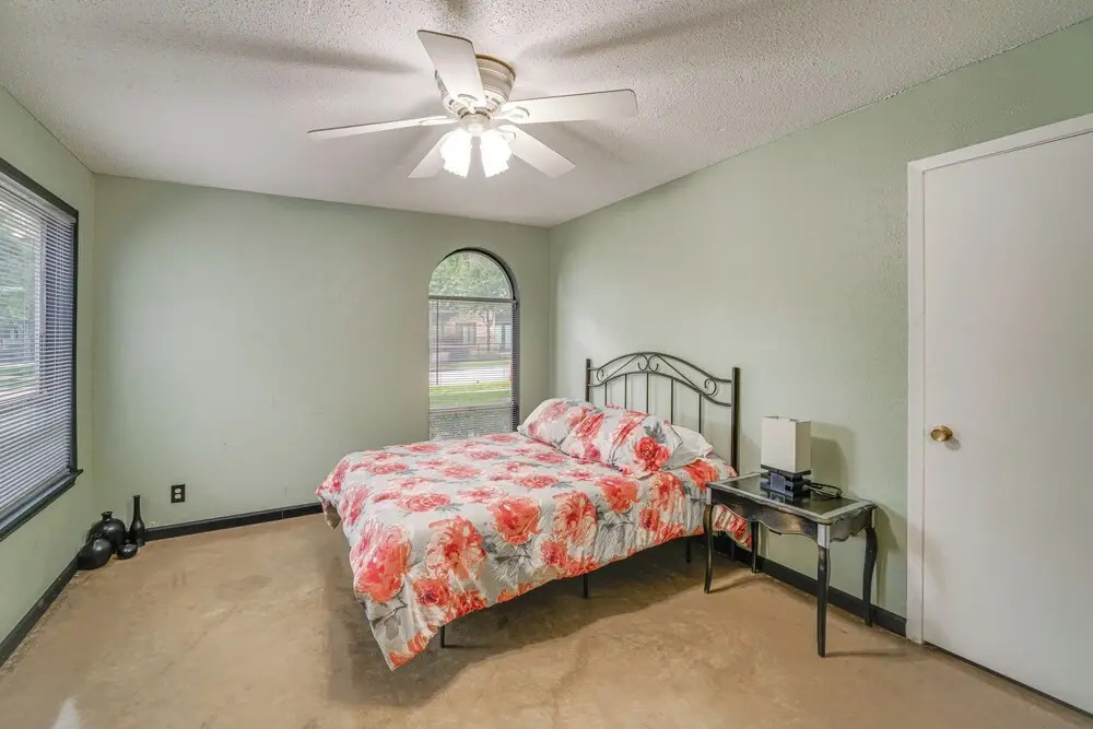 3 Mi to Dtwn Dallas: Condo w/ Walkable Location!