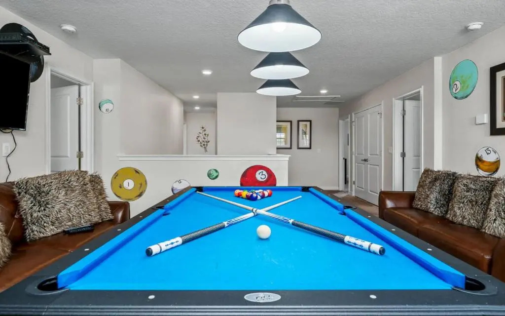 Large Jewel 8 BED House FREE Water Park