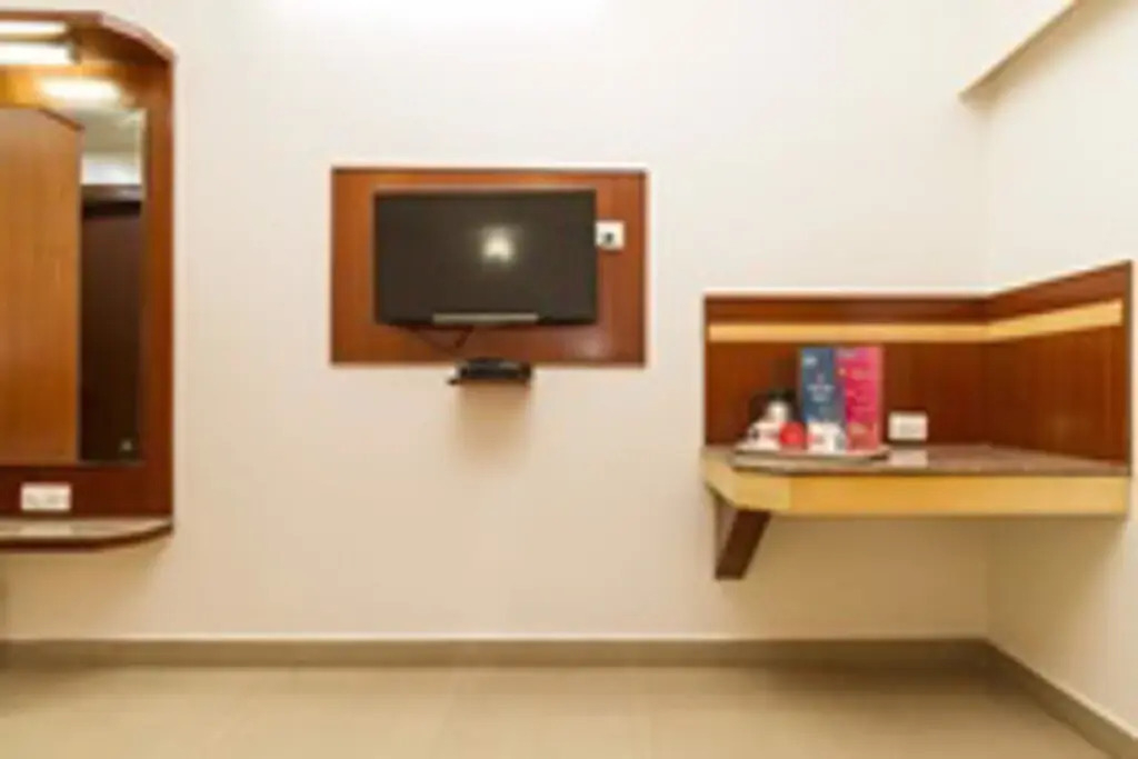 Mlc Gateway Deluxe Inn