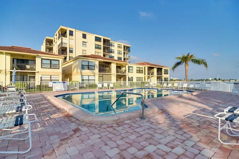 Isla Del Sol Condo ~ 2 Miles to St Pete Beach!