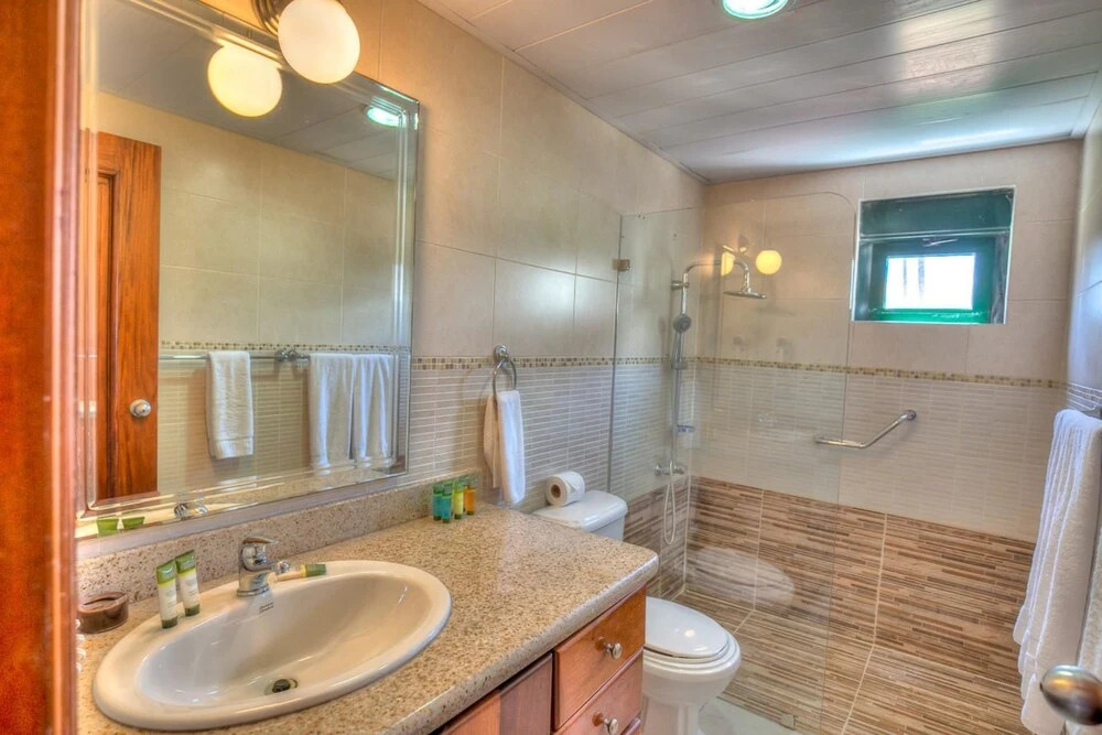 Incredible Oceanfront 3 Bedroom Apartment S-b201