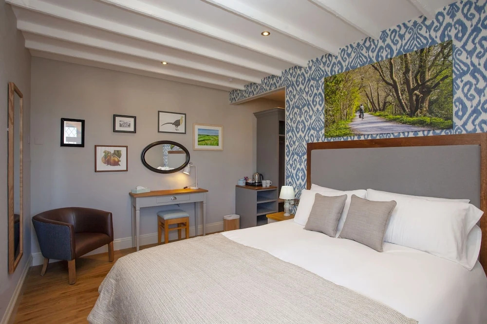Woodborough Inn
