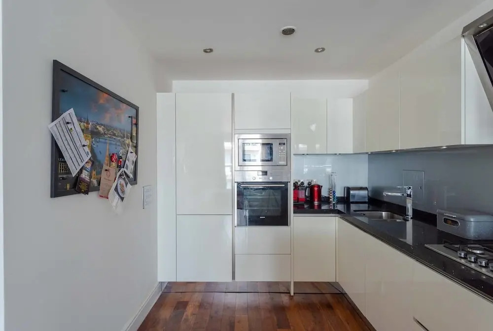 Lovely 1 Bedroom Home With Balcony - 4 Guests!