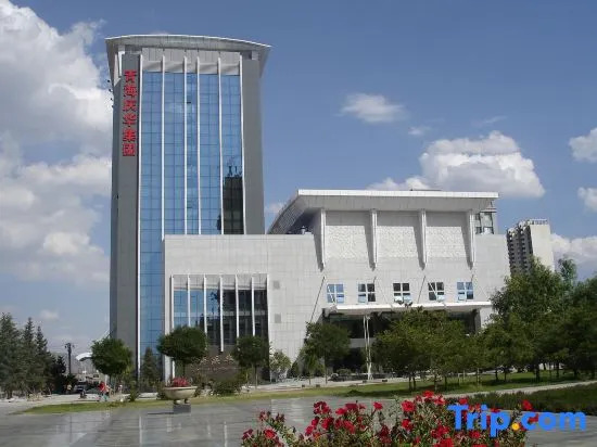 Xining Dongchuan Industrial Park Qingyun Hotel (Chengdong Wuyue Plaza)