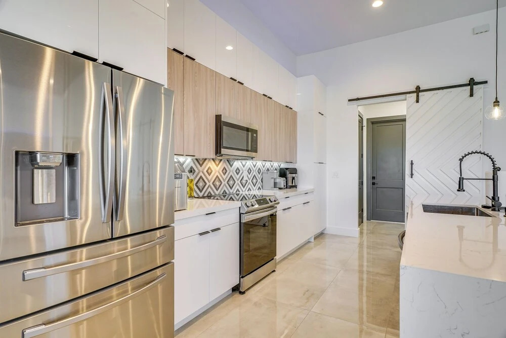 Pool & Outdoor Kitchen: Waterfront Cape Coral Home