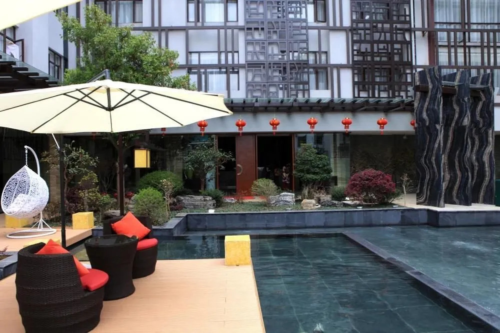 Dongfang Xuanyi Holiday Hotel