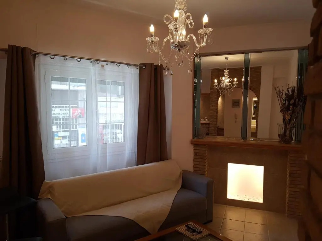 JOHN BEAUTY 50m2, METRO and ACROPOLIS 5'