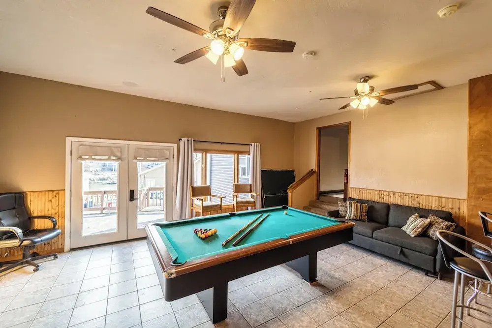 Redbud Retreat Amenity-filled Waterfront Home!