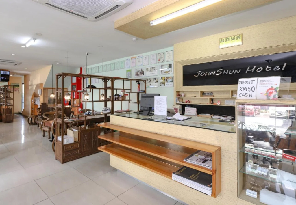 OYO 324 Johnshun Hotel