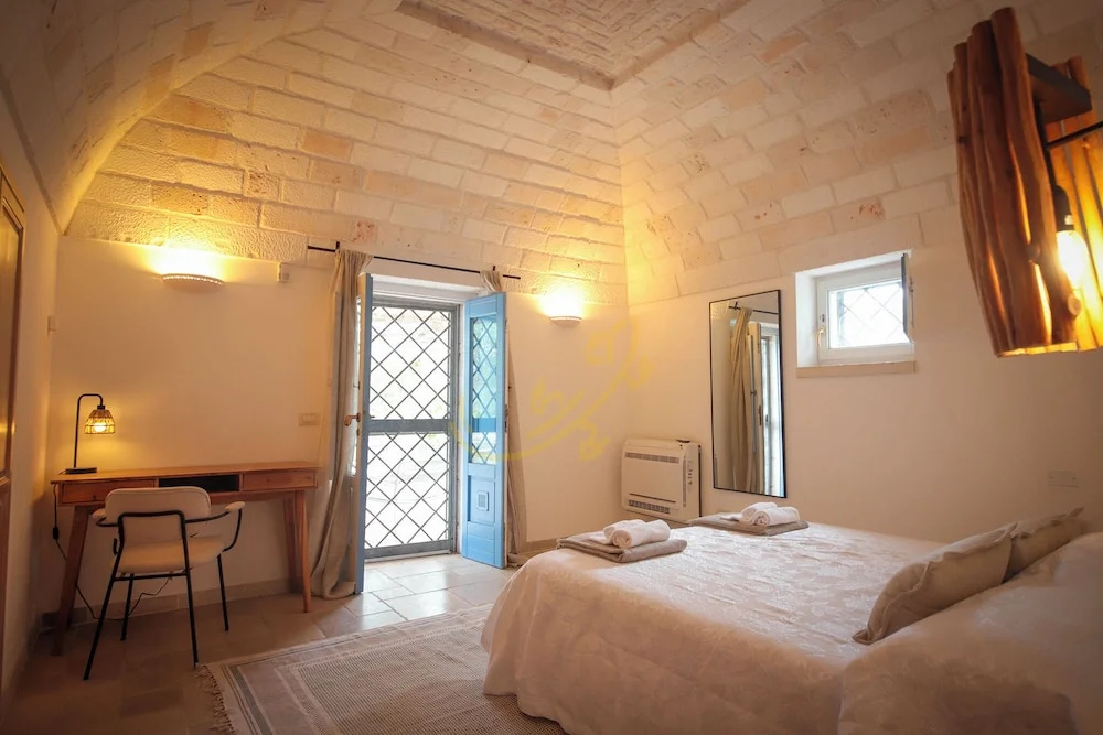 TD Trullo Titiro Vineyard, Wine Cellar & Pool