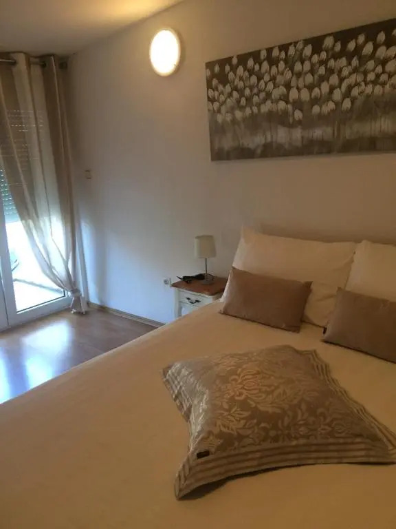 Amelia Apartment