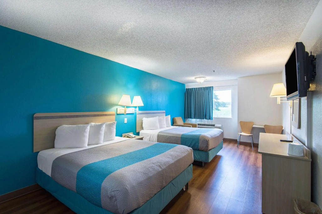 Motel 6-Lawrence, KS