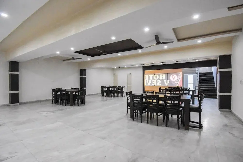 Hotel V Seven by OYO Rooms