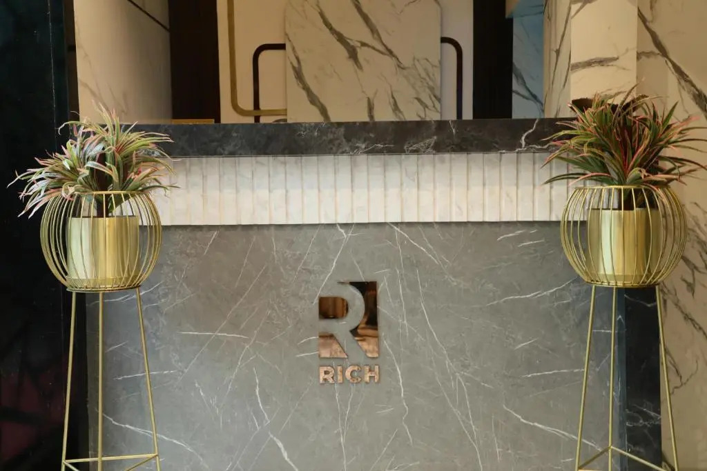 Rich Hotel