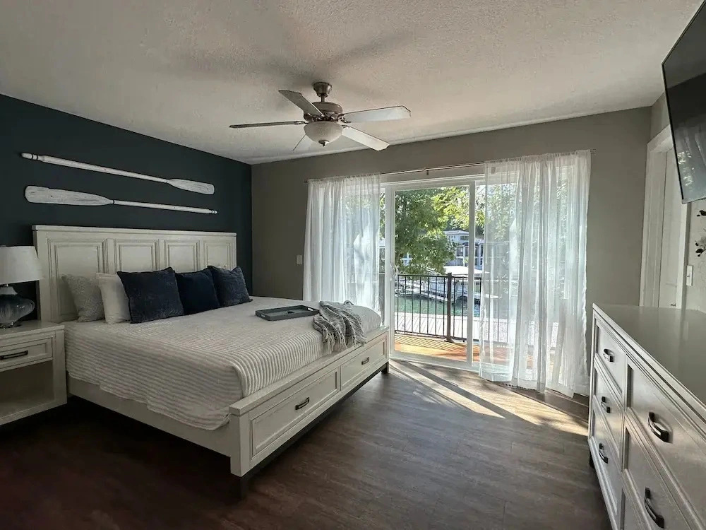 Our Cove Retreat - Perfect for Swimming, Tanning & Prime Location Fun