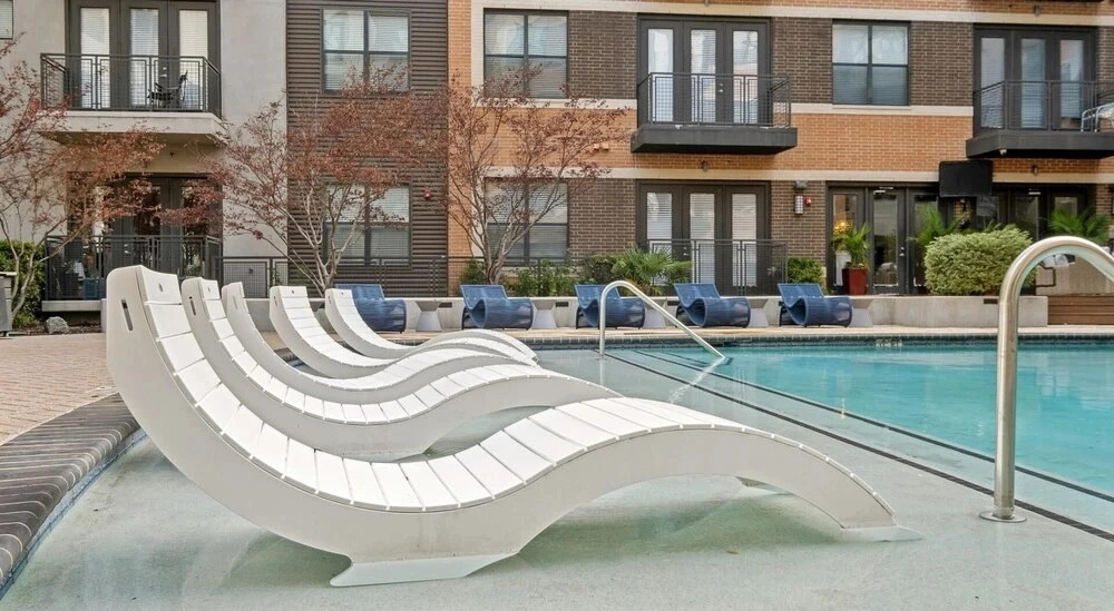Landing Apartments Dallas near Design District
