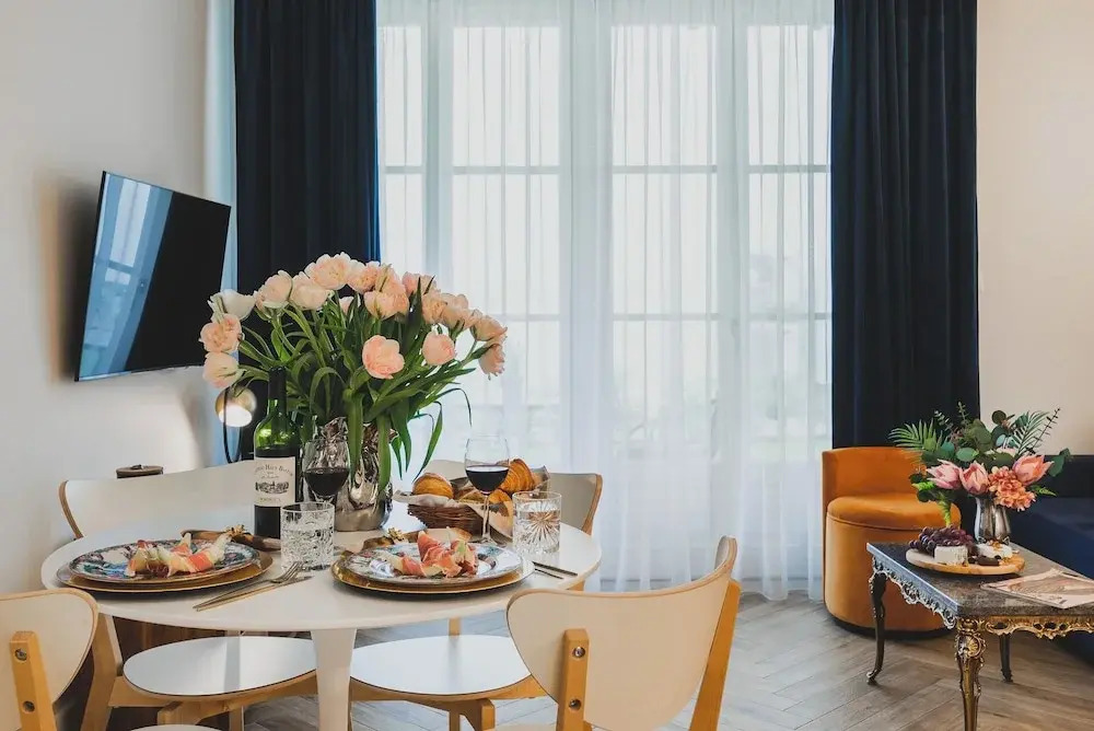 Atrium - Old Town Luxury Apartments - by Upstairs