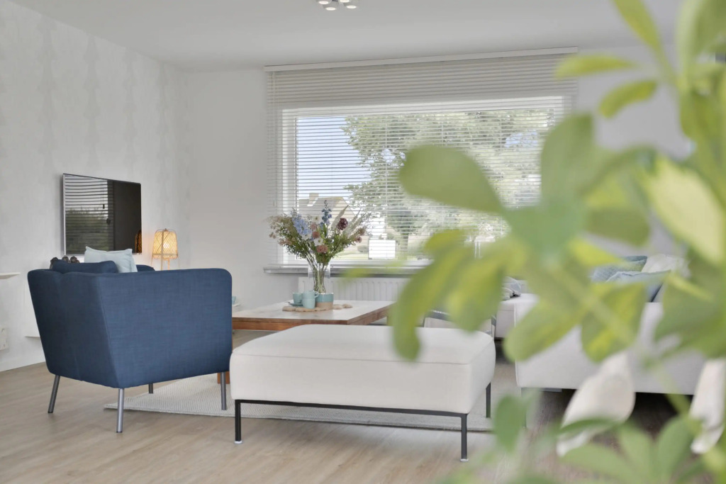 Huswell - Spacious bungalow with garden near the beach & sea
