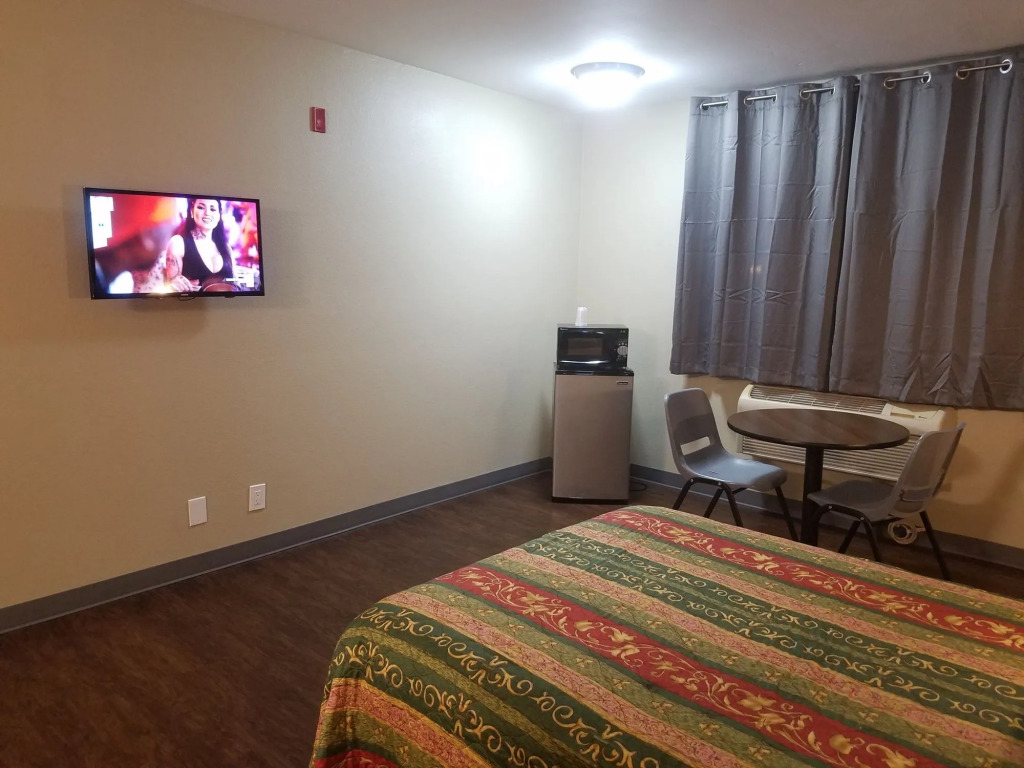 Travel Time Motel