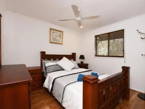 Kangaroo Cottage - cute Accom in bushland setting