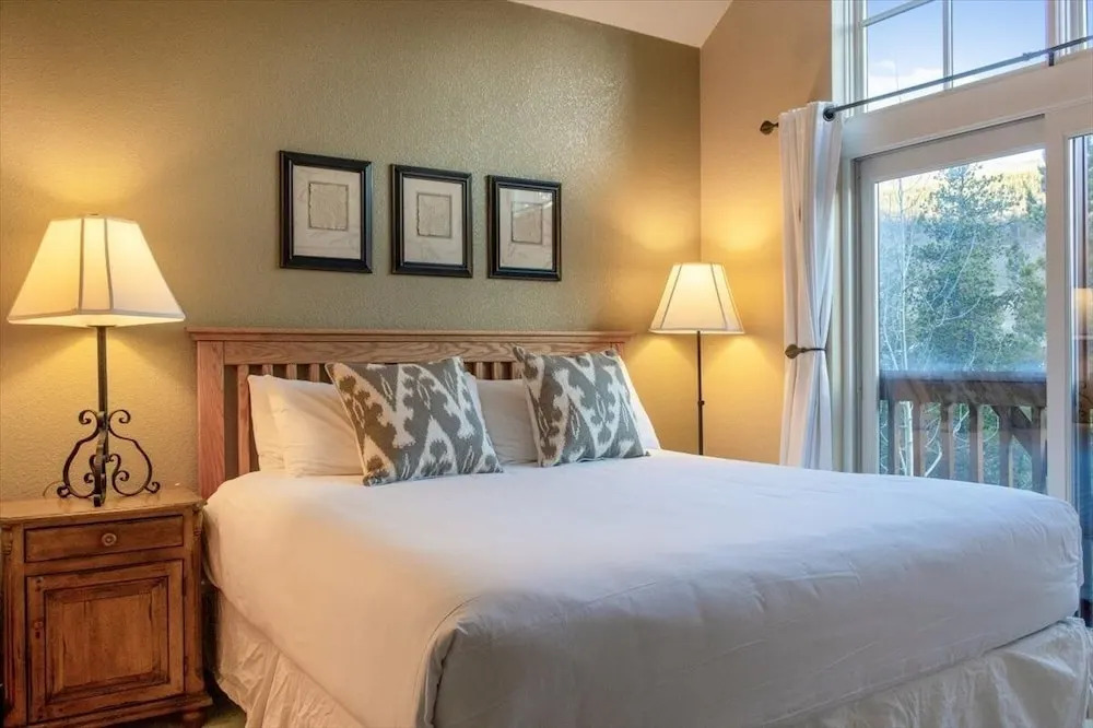 Fun And Relaxation In A Mountain Vacation Getaway 3 Bedroom Home by RedAwning