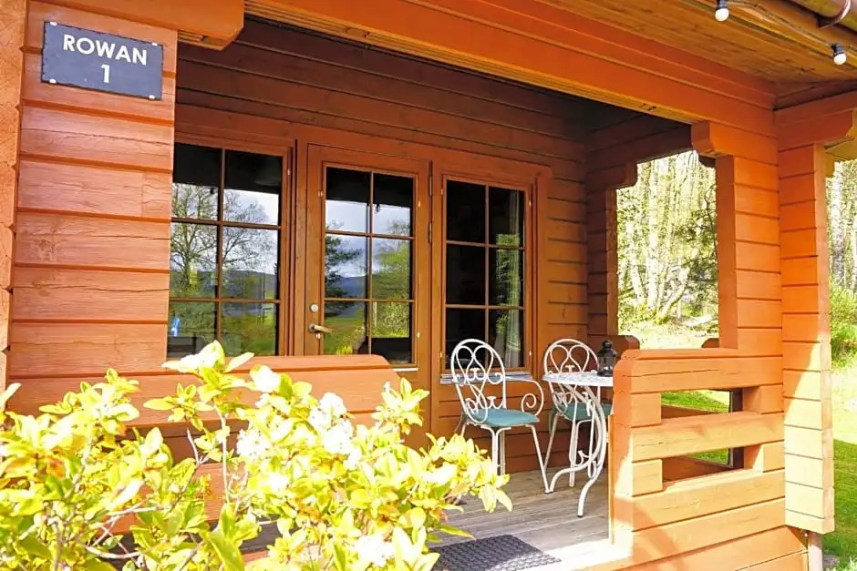 Cosy Rowan woodland lodge no3