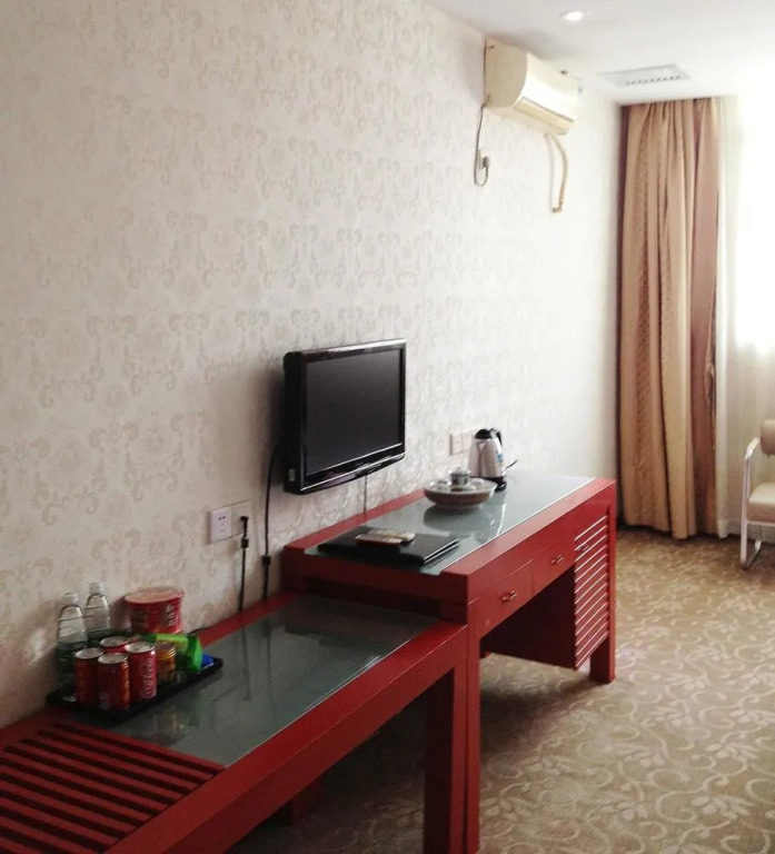 Urba Jinxiang Hotel (Baoti Subway Women and Children Store)