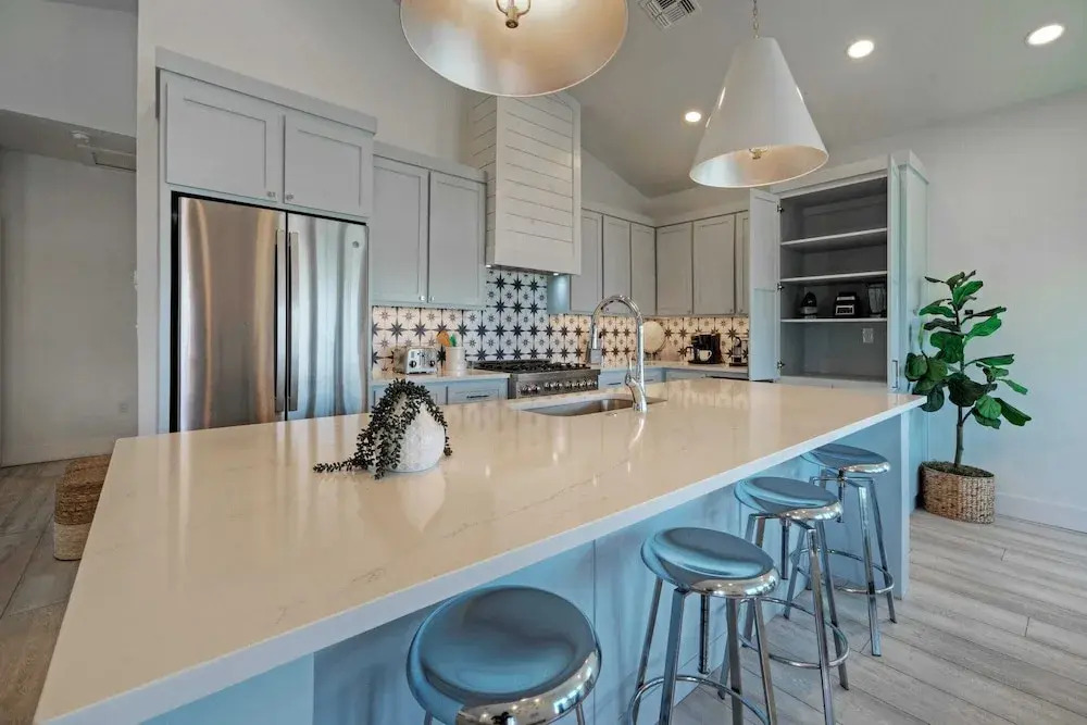 Luxury 4bdr Beach Retreat w/ Private Pool Walk to Dining + Shops Shore Thang