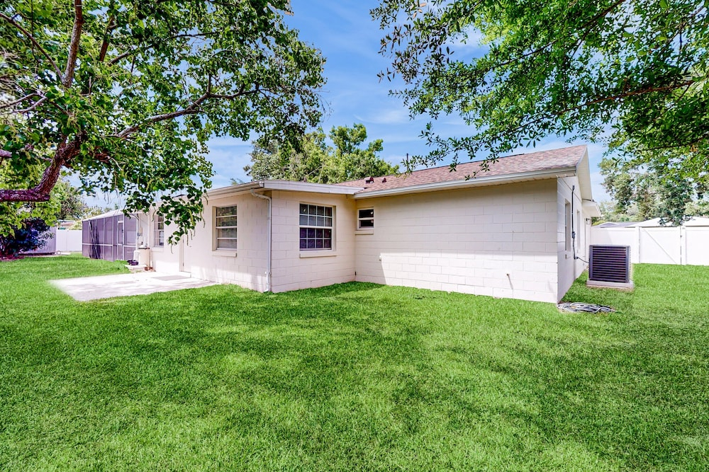 Single-story House With Private Pool, Alfresco Dining, & Lanai - Dog-friendly