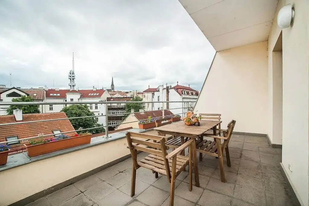 Great Terrace in Big, Central Flat