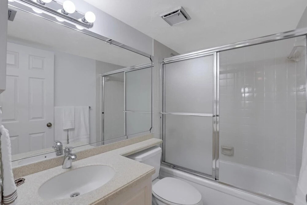 Bright Condo in Community With Pool/steps to Beach