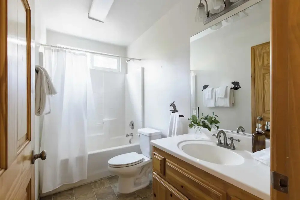 2 Cabins, Close to the Lake Hot Tub, Game Loft, Deck, 6bdr Jumper & Jackhorn