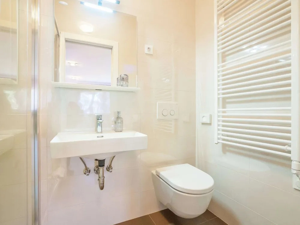 Modern Newly Built Apartment, Geat Location, Private Parking Space, WiFi