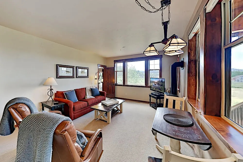 67cpcc10 2 Bedroom Condo