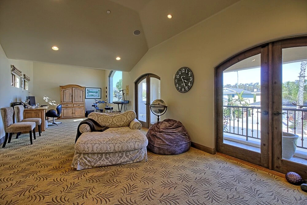 Large Ventura Keys Waterfront 4 Bedroom Home