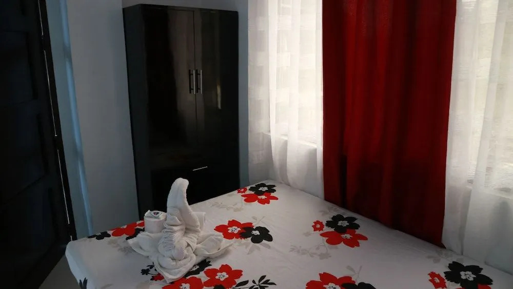 Chelle's Apartelle - Inn