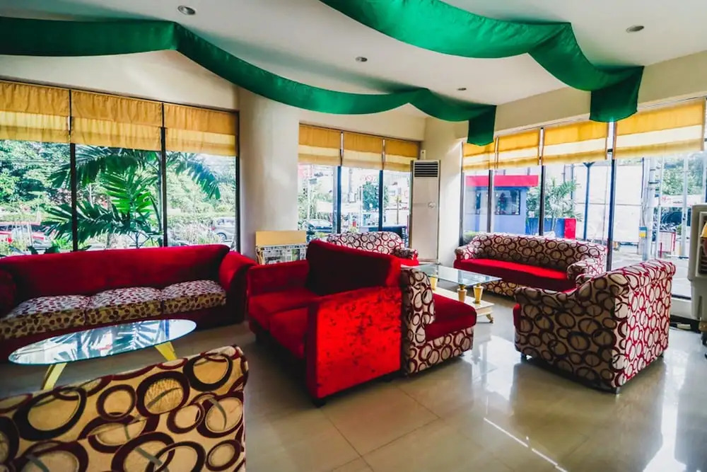 Reddoorz Plus near Mall Ratu Indah 2