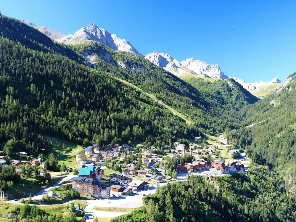 Comfortable Apartment With a View and Wi-fi in Valfréjus