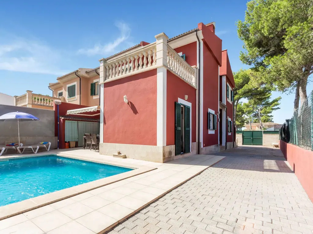 Tranquil Villa Stay in Tolleric