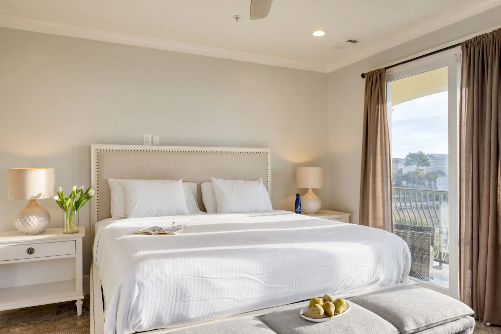 Sleeps 24, Private Beach Boardwalk, Infinity Pool 20 Bradley Cir by Avantstay
