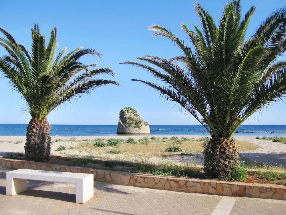 Villa With 4 Bedrooms in Torre Pali Lecce, With Wonderful sea View, En