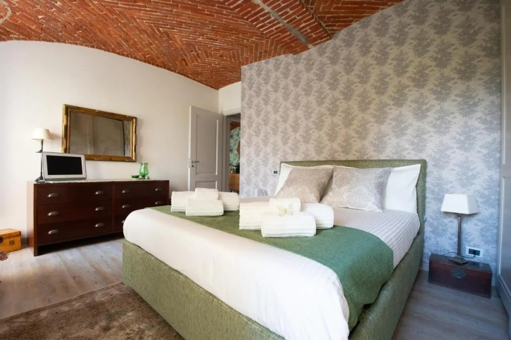 La Morra Apartments