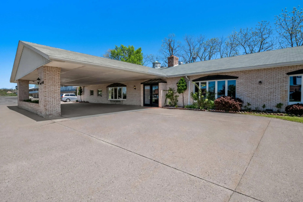 Days Inn by Wyndham Whitmore Lake Near Ann Arbor And Brighton