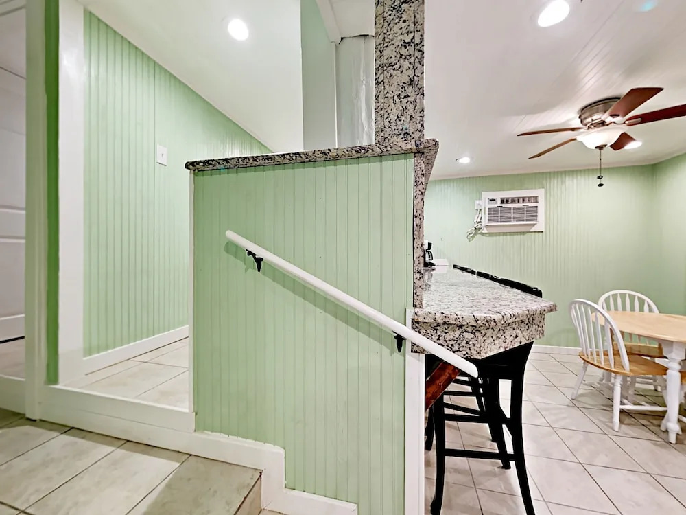 Paradise Hideout - One Bedroom Townhome
