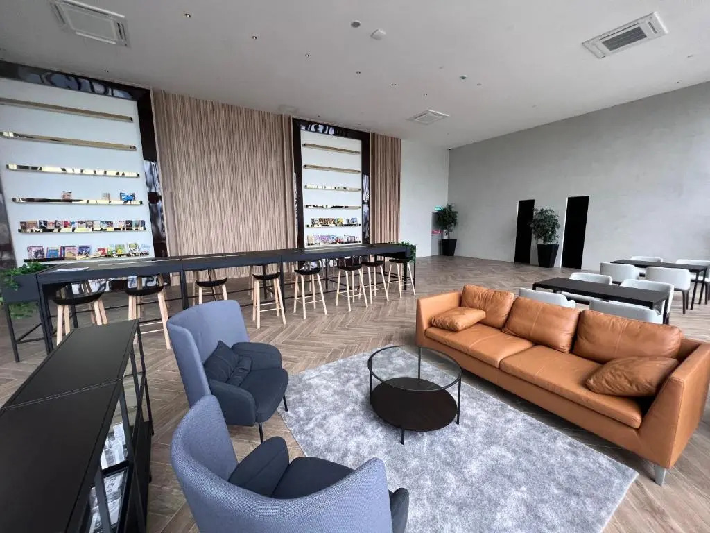 Contemporary & Stylish Suite#Georgetown#Sky Pool#2 BR, Living Room with Double Bed