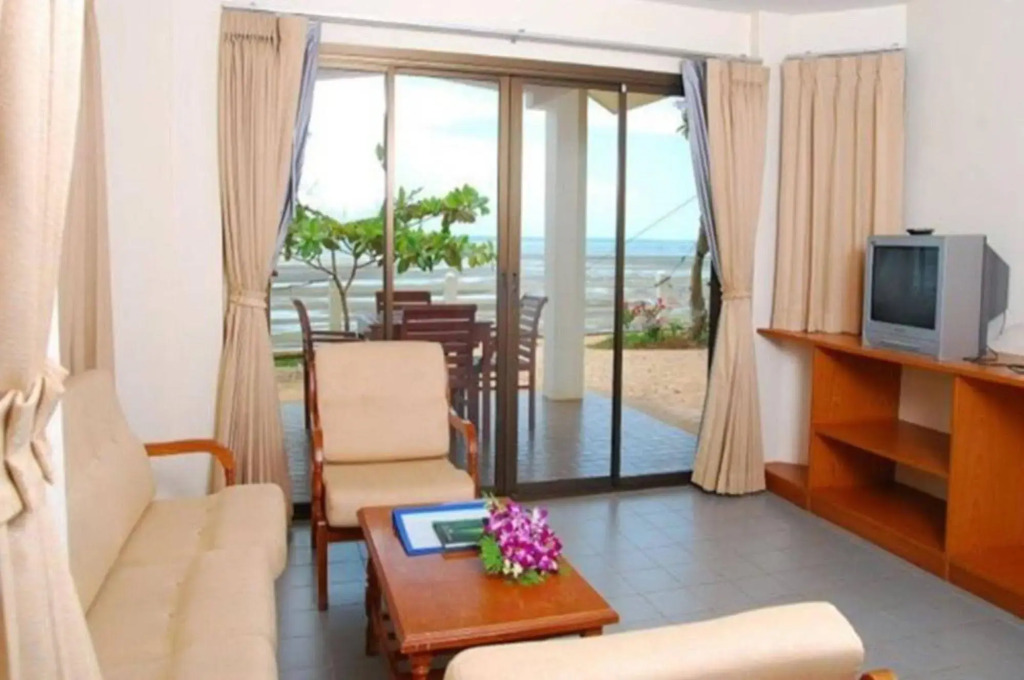 New Travel Beach Hotel & Resort