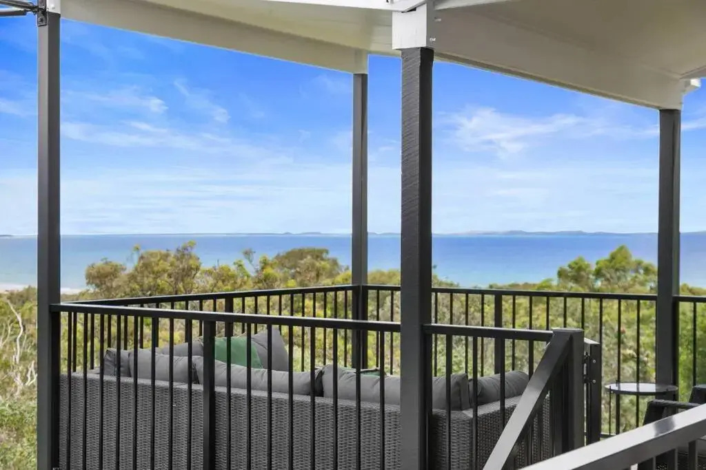 Yarabin - Luxury 6 Bedroom Home With Ocean Views